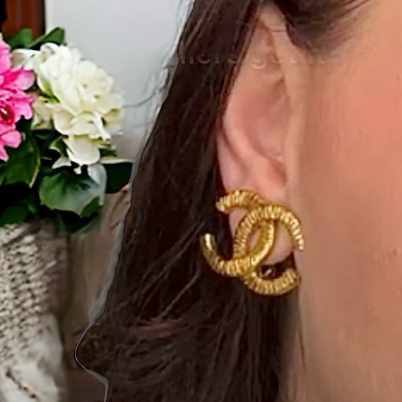 CHANEL Gold CC Vintage Clip On Earrings Set - Picture 14 of 16